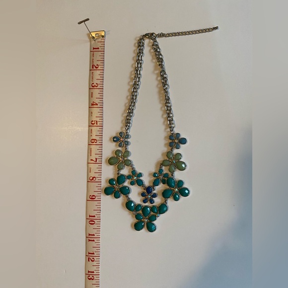 Set of statement necklaces - Picture 3 of 6